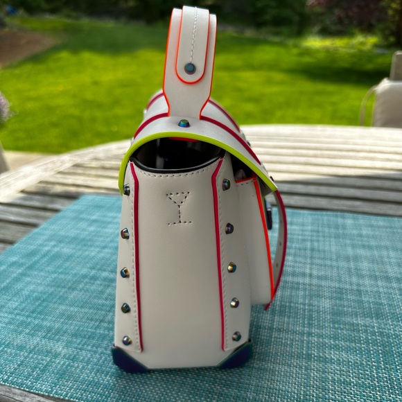 Michael Kors Manhattan Crossbody Bag Optic White with Oil Slick hardware finish. - Picture 3 of 16